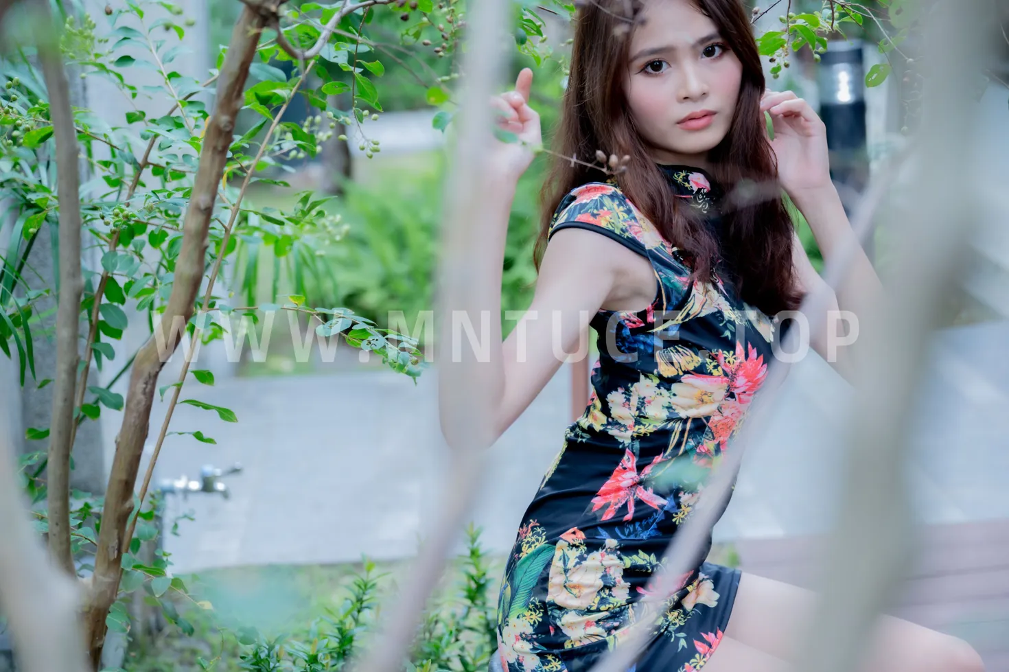 [Mzsock] NO.202 He Jiaxin black flower short cheongsam stockings high heels beautiful legs street photography#[97P]-75