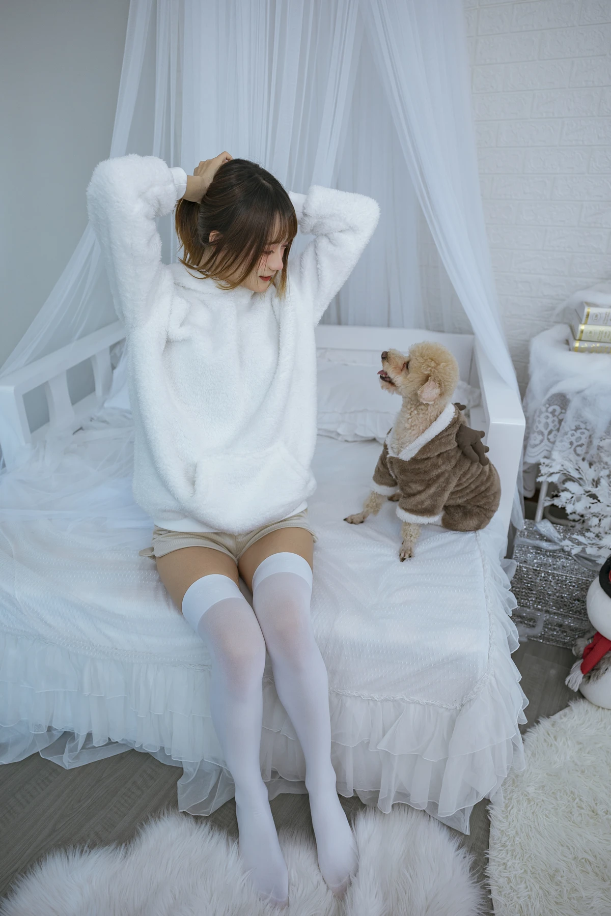 [YITUYU] 2022.12.17 Vol.2702 – Warm Girls and Pets Rabbit Zzz won't eat carrots#[24P]-6